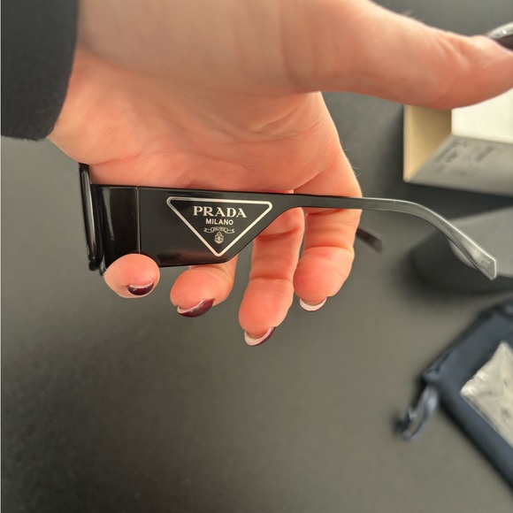 Authentic Brand New Prada Runway Butterfly Rectangular Sunglasses SPR 59Z Black - Picture 11 of 11